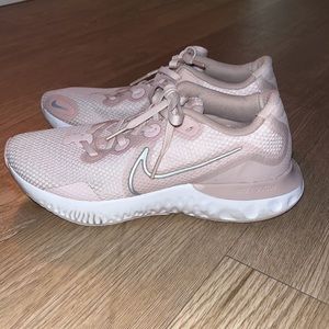 Nike Women’s Athletic Work Out Running Shoes